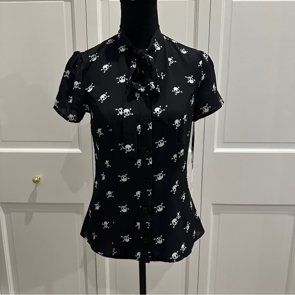 NWT Unique Vintage Black Skull Print Button Up Blouse
